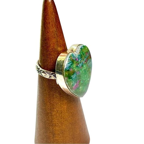 Natural Ruby Fuchsite Gemstone in a 925 Sterling Silver Overlay Ring (5.75) - Picture 6 of 6